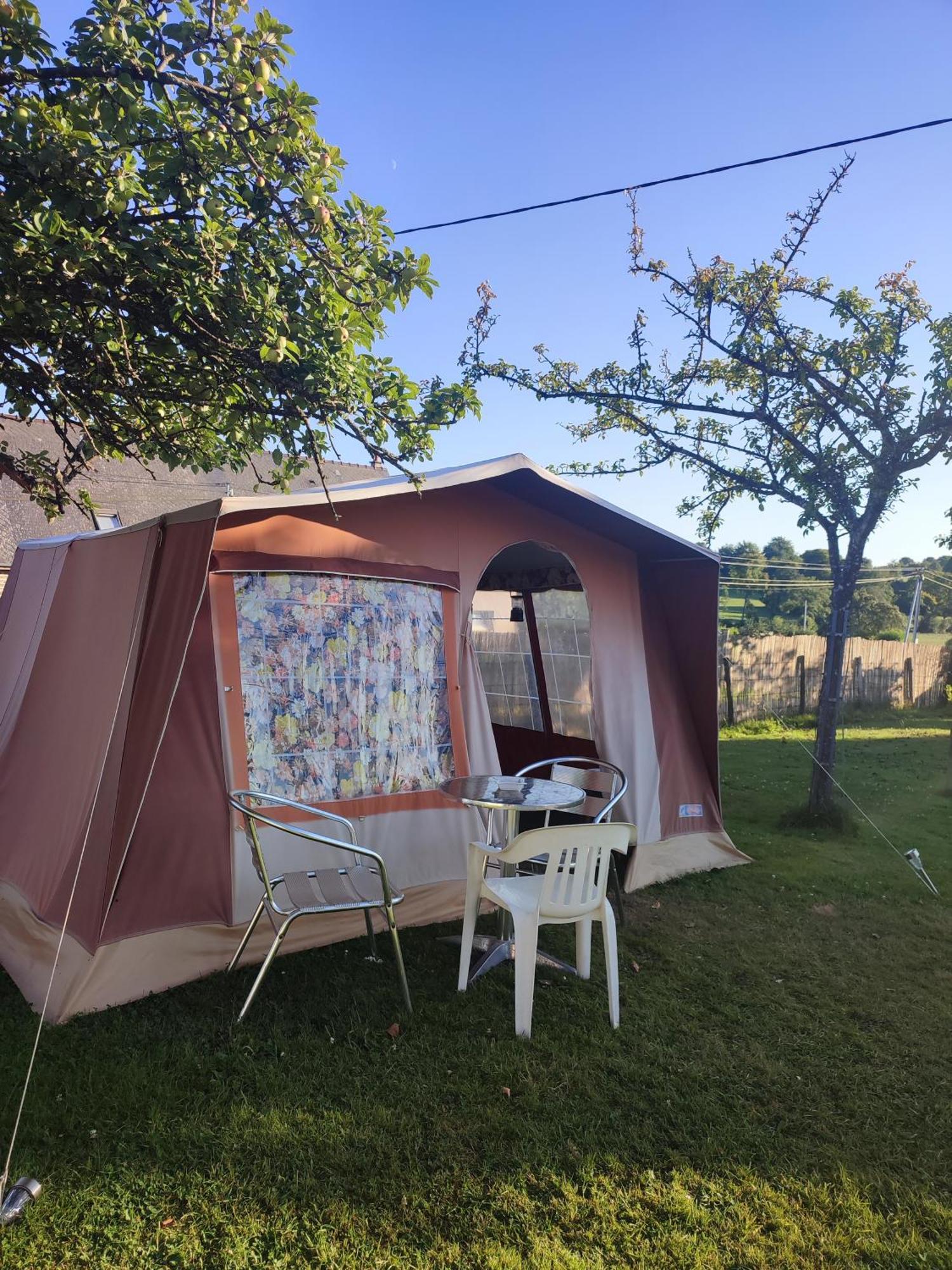 La Billardiere Camping A La Ferme Le Menil-Ciboult Екстериор снимка